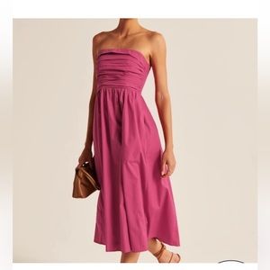Abercrombie & Fitch: Strapless Poplin Midi Dress
Color: DARK PINK Size: M